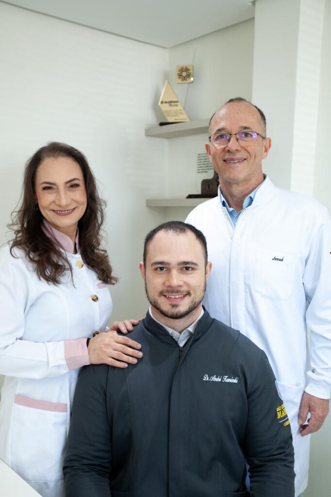 Equipe da AK Espaço Odonto: Dra. Acácia, Dr. Josué e Dr. André — clínica odontológica em Guarapuava